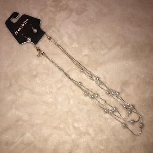 Dress barn pearl necklace and matching earrings